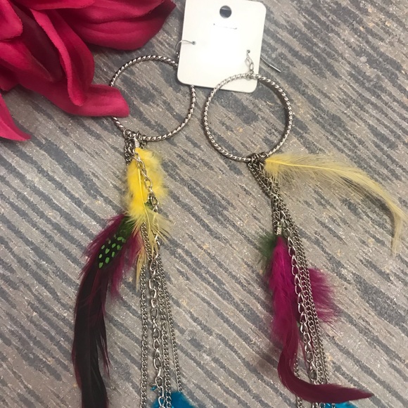 ☀️ NWT Creation multi colored feather earrings - Picture 2 of 4